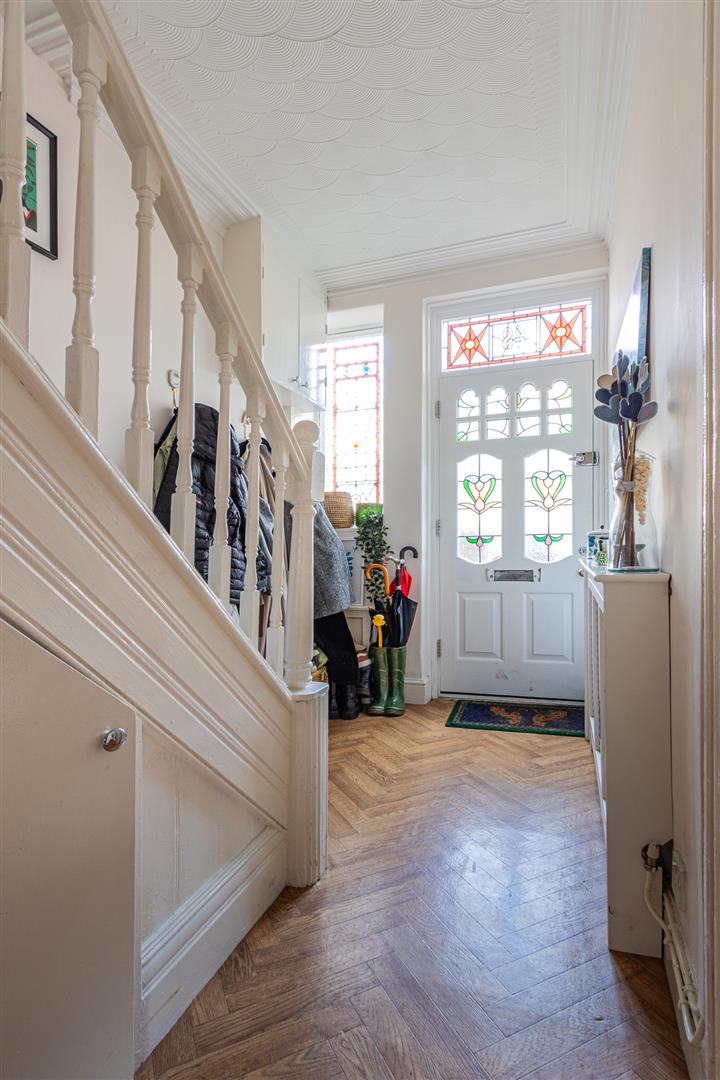 AMESBURY ROAD, PENYLAN, CARDIFF Jeffrey Ross Estate Agents